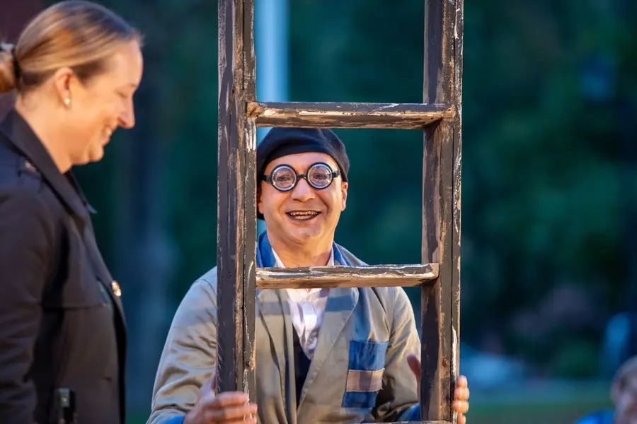 Teatrų festivalis „MIZANscena“: Raudondvario parkas trumpam virto užmirštos kavinės scena