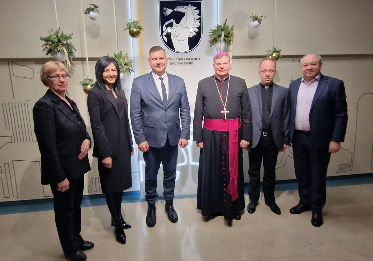 Savivaldybėje lankėsi Šiaulių vyskupas: aptarti bendruomenei svarbūs klausimai