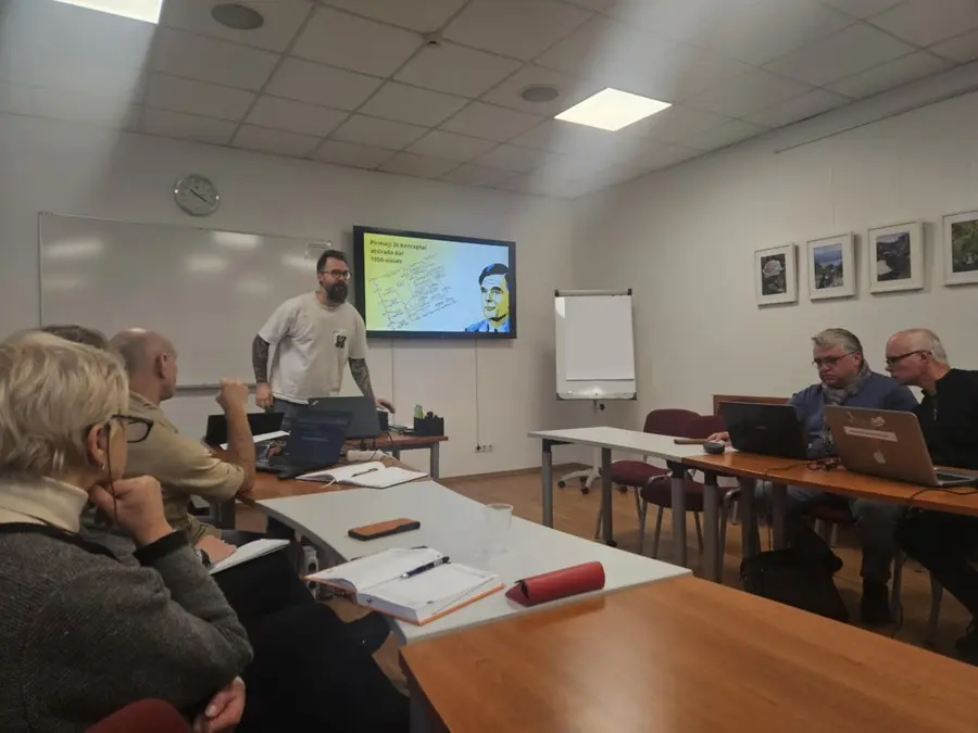 Radviliškio rajono suaugusiųjų švietėjus ir senjorus pasiekė dirbtinio intelekto raštingumo pamokos