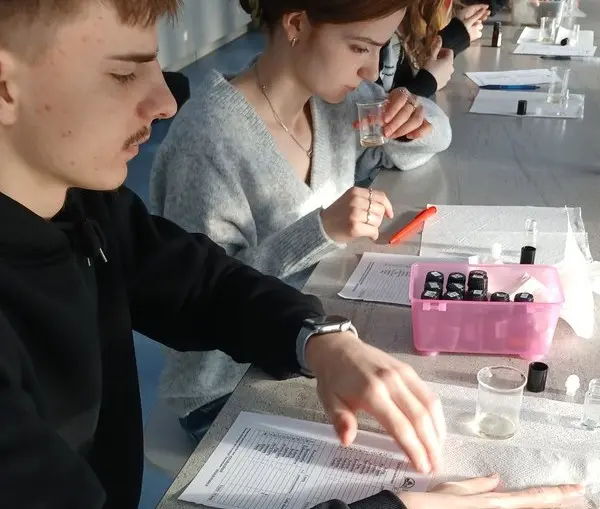 Natūralių kvepalų gamyba Baisogalos gimnazijoje