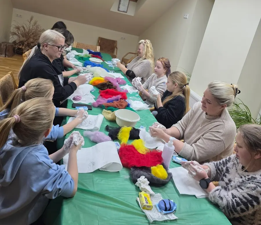 Sidabravo kultūros namuose – kūrybinė edukacija „Muilo vėlimas šlapiuoju būdu“