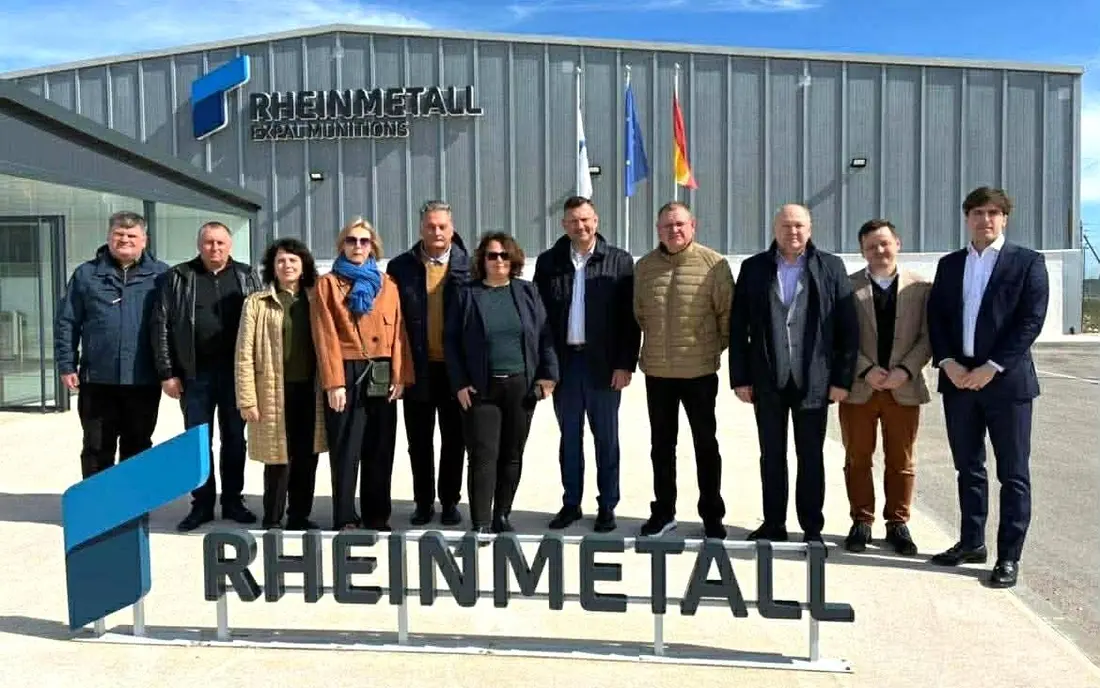 Rajono delegacija lankosi „Rheinmetall“ gamyklose: atsakymų į gyventojų klausimus ieškoma vietoje