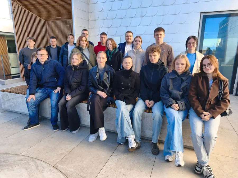 Baisogalos gimnazijos III ir IV klasių gimnazistai Šeduvos muziejuje „Dingęs štetlas“
