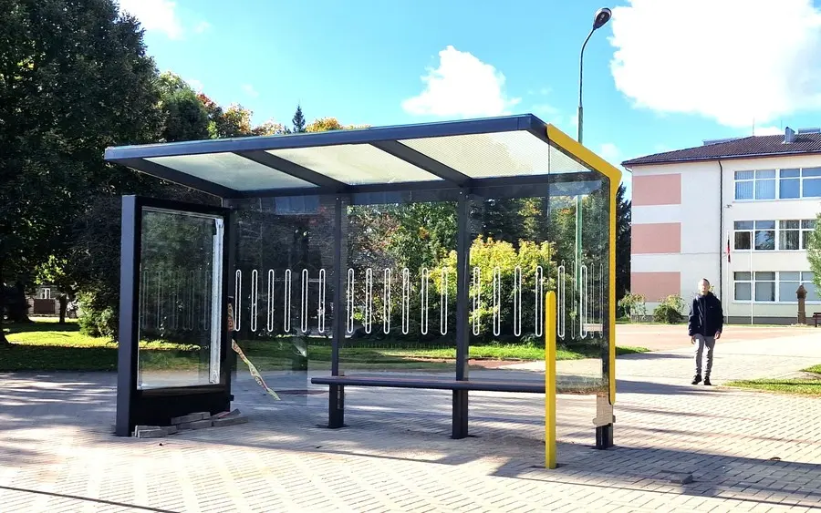 Radviliškyje pastatyti nauji autobusų stotelių paviljonai
