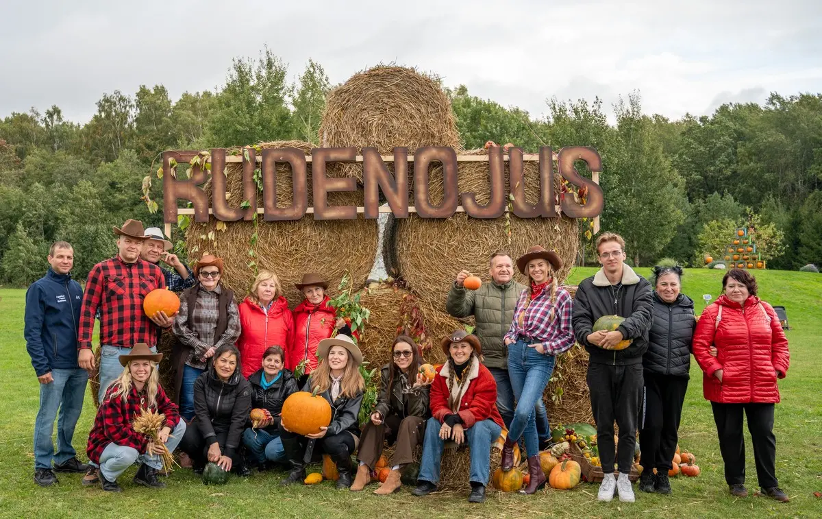 Rudens gėrybių ir bendrystės šventė „Rudenojus“ Daugėlaičiuose vėl subūrė gausų būrį lankytojų