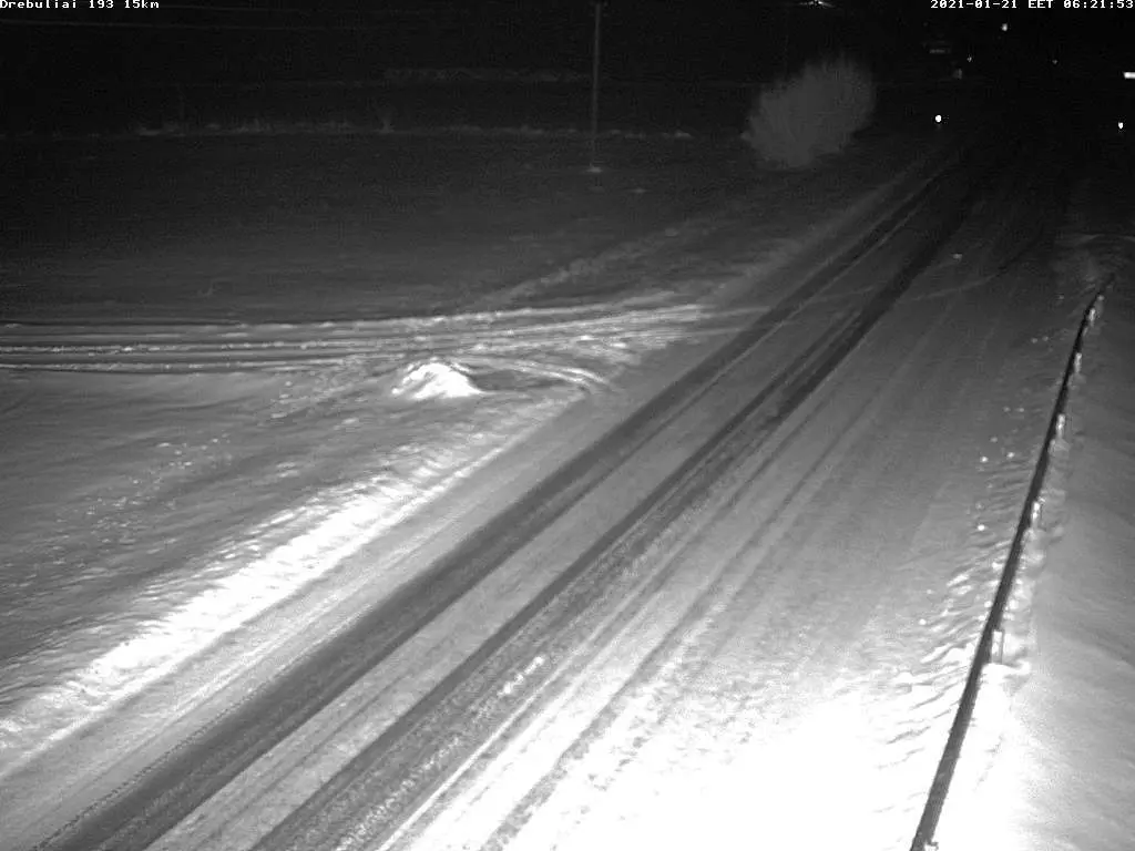 Eismo sąlygas sunkina lijundra ir plikledis. Būkite budrūs!