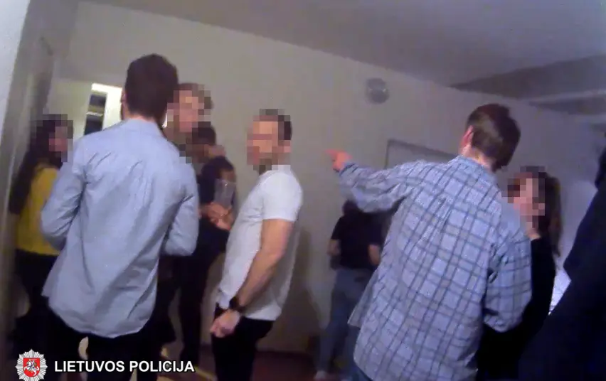 Užsienio studentai „pasilinksmino“ ‒ už karantino sąlygų nesilaikymą teks sumokėti baudas