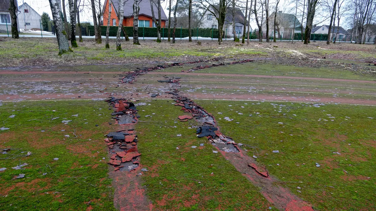 Dėl Nemakščių M. Mažvydo gimnazijos stadiono
