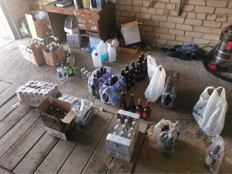 Raseiniuose policijos pareigūnams įkliuvo alkoholiu prekiaujantis taksistas