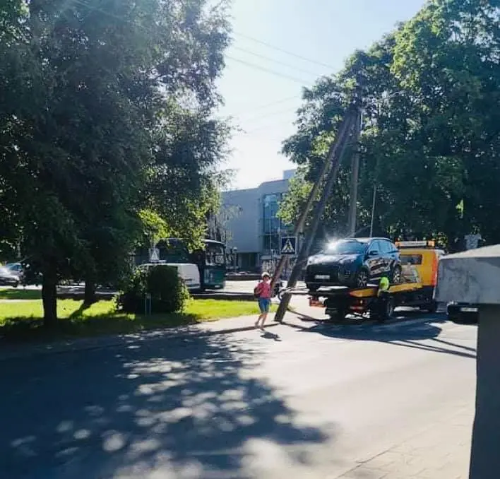 Raseiniuose susidūrė automobilis ir motociklas