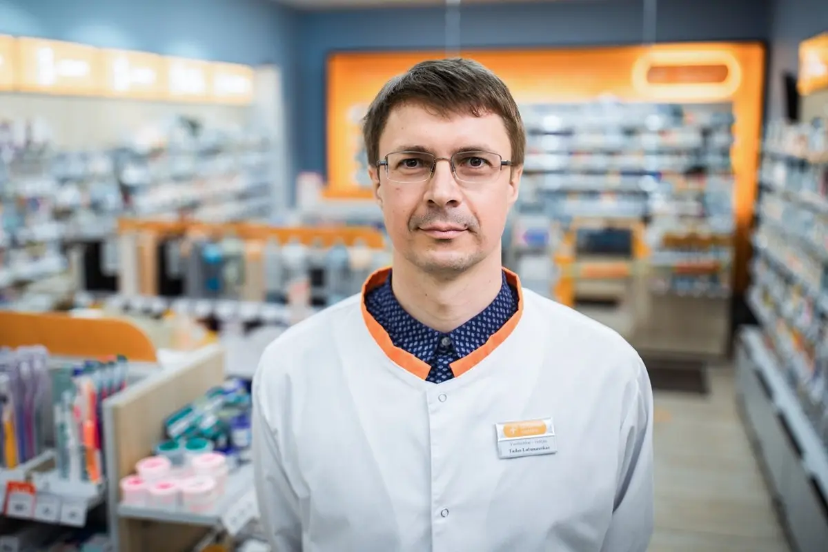 Atgarsiai apie galimybių pasus vaistinėse: dokumento reikia net šimtamečiams, ateina asmens kodą užsirašę ant lapelio
