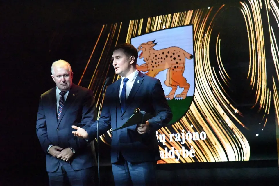 Už bendradarbiavimą su Lietuvos kariuomene „Auksinė krivūlė“ įteikta Raseinių savivaldybei