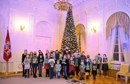 Prezidentūros eglę papuošė ir raseiniškių pagaminti paukščiai