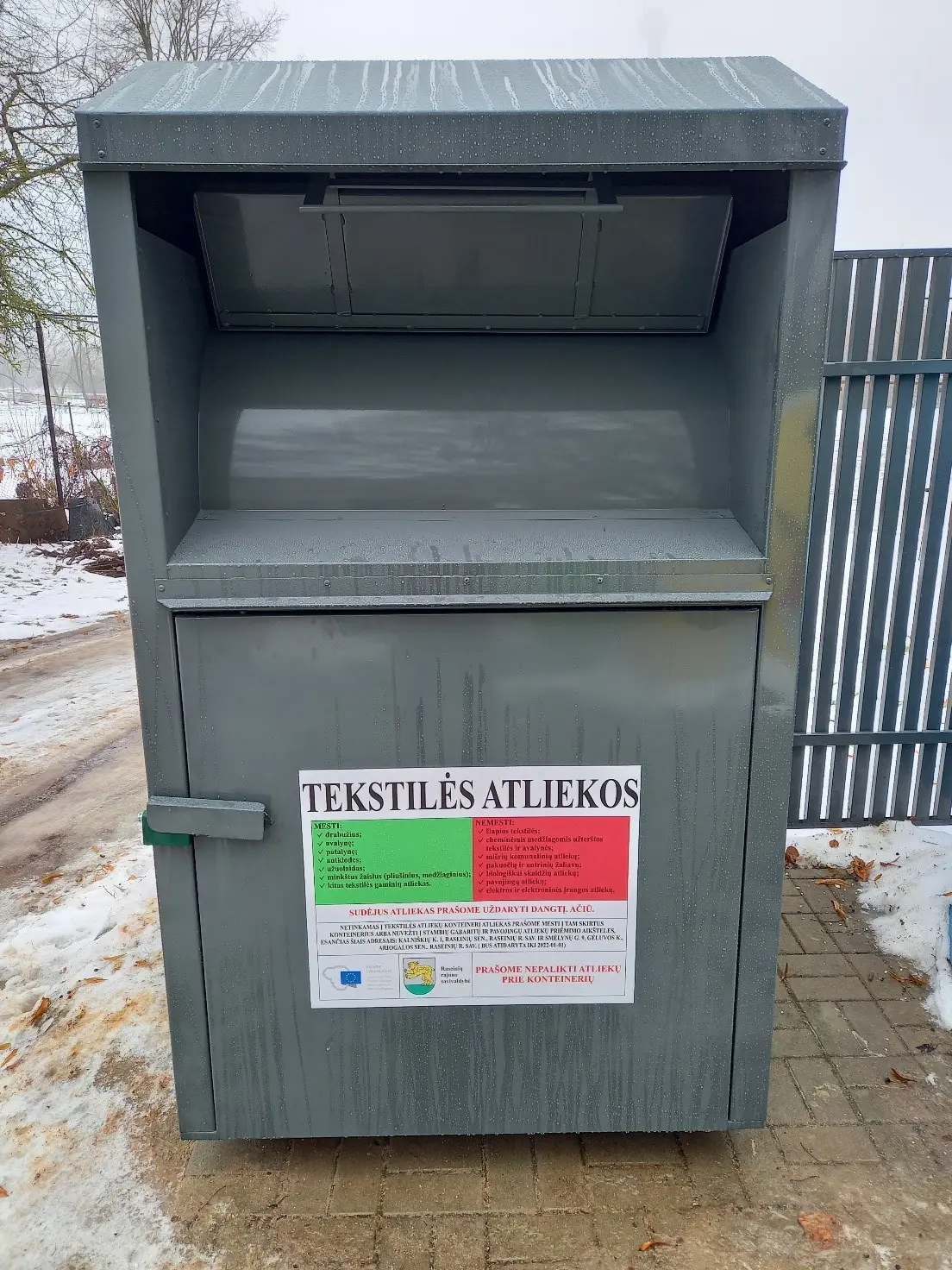 Visose rajono seniūnijose pastatyti nauji tekstilės atliekų surinkimo konteineriai. Ką į juos mesti?