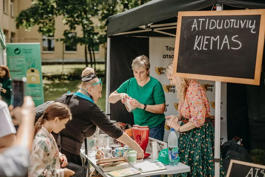 Raseiniškiai kviečiami nemokamai mainytis rūbais, atiduoti senus daiktus ir atnaujinti vaikų žaislus