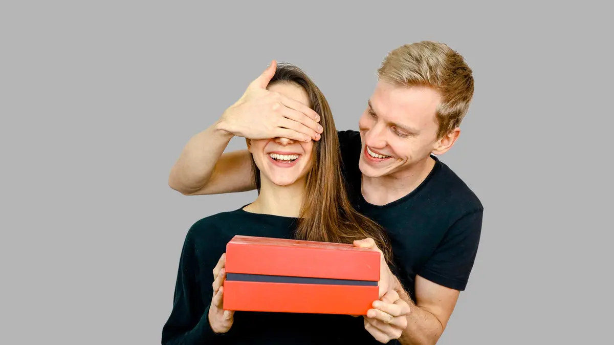 Ką padovanoti savo merginai svarbia proga?