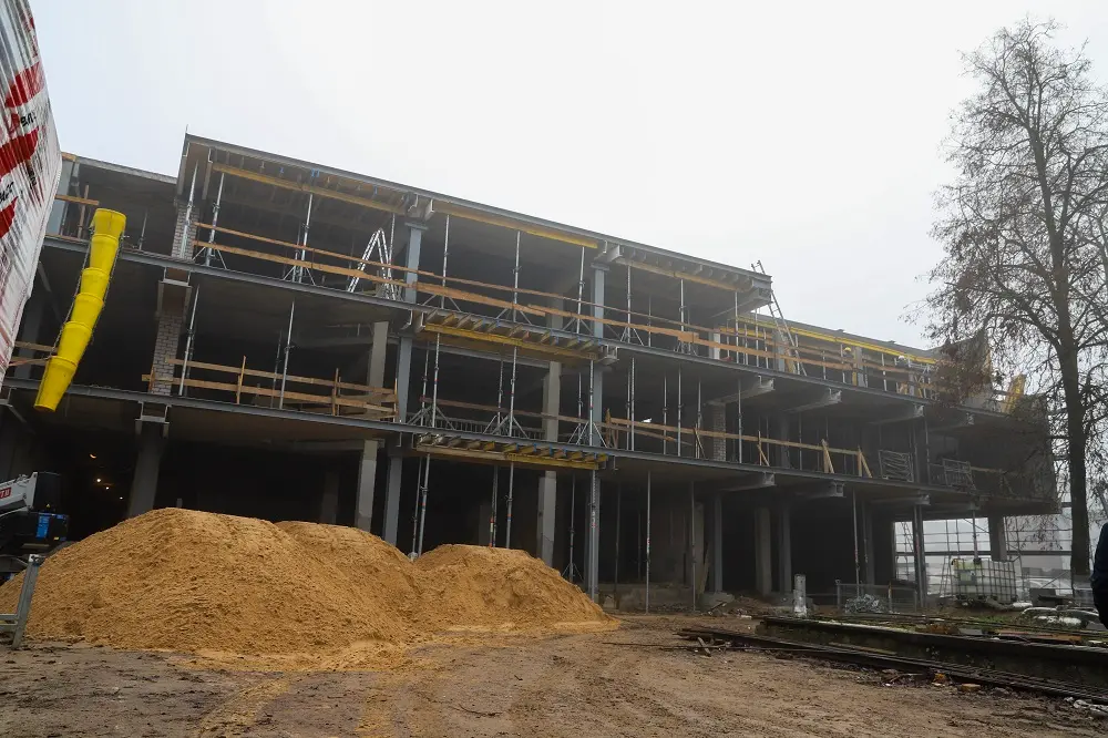 Taryba pasirašė susitarimą dėl lėšų poreikio Raseinių rajono kultūros centro renovacijos užbaigimui