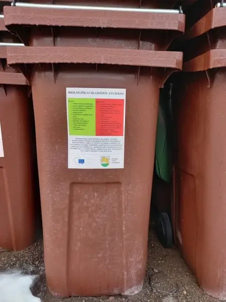 Tęsiamas biologiškai skaidžių atliekų surinkimo konteinerių dalinimas