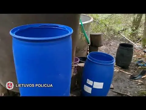 Miške ne tik grybų, bet ir naminės degtinės bravorą rado (video)