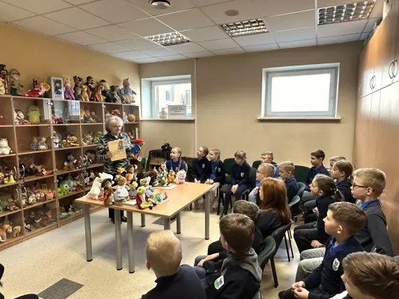 Mažieji bibliotekos lankytojai dalyvavo edukaciniame užsiėmime „Pasakų šalies svečiai“