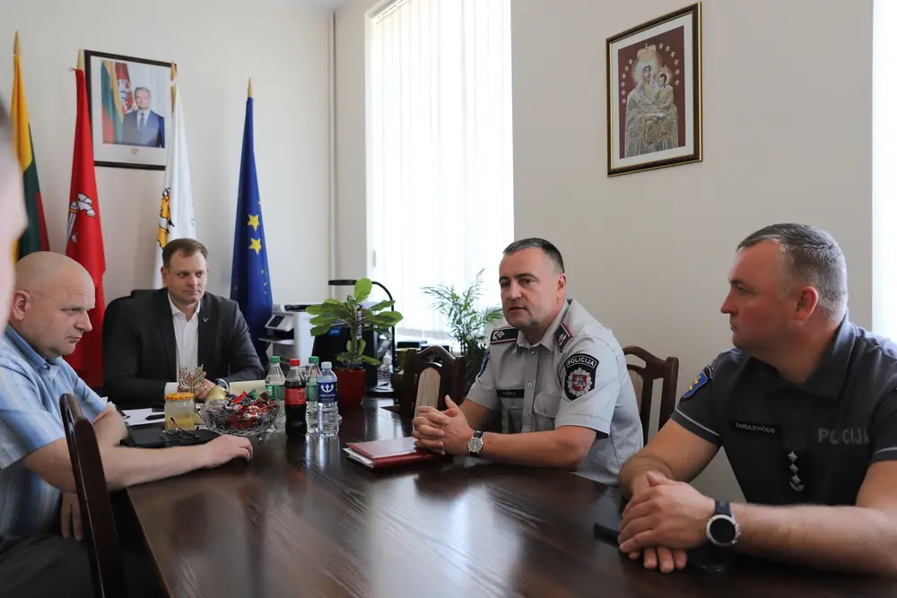 Raseiniuose lankėsi Policijos generalinis komisaras Renatas Požėla