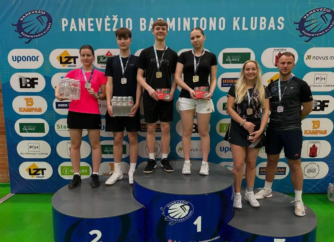 Raseiniškiai pelnė sidabrą Panevėžyje vykusiame badmintono turnyre