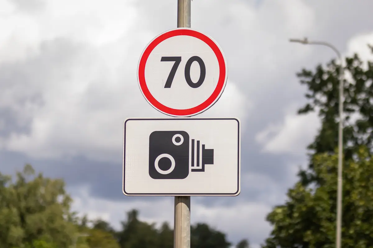 Keliuose – papildomi ženklai prie greičio matuoklių: „Via Lietuva“ paaiškina, ką svarbu žinoti vairuotojams