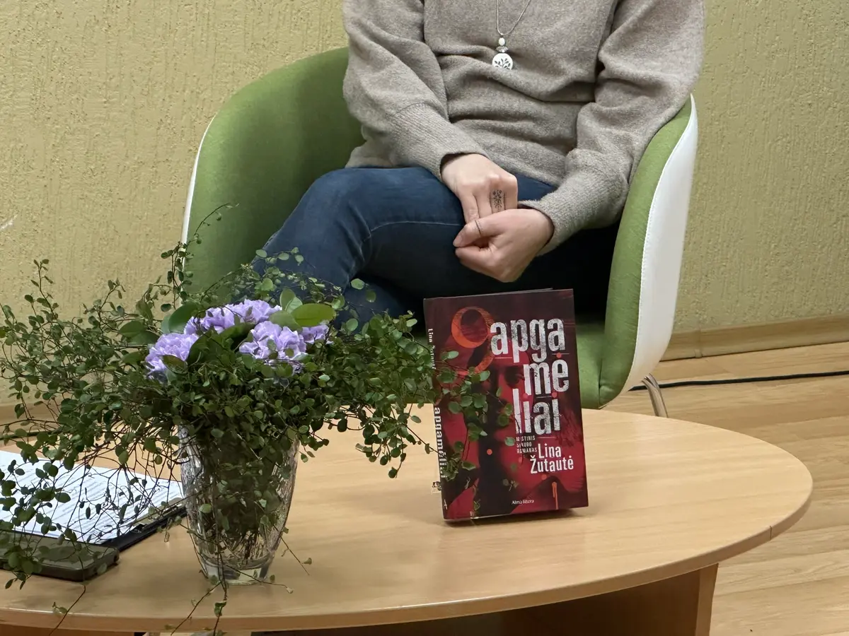 Knygos „Devyni apgamėliai“ pristatymas bibliotekoje