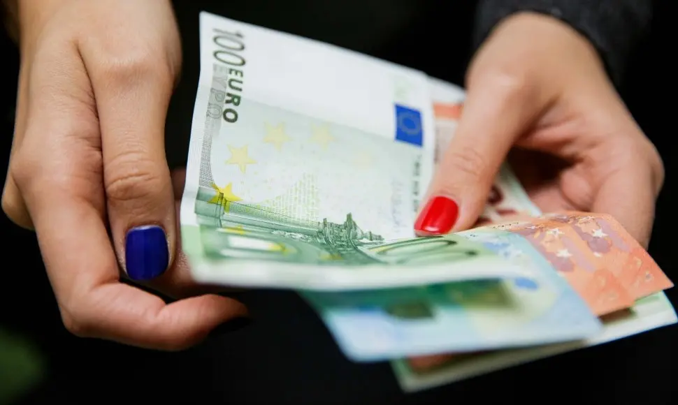 Raseinių bankomate aptiktas padirbtas 200 eurų banknotas