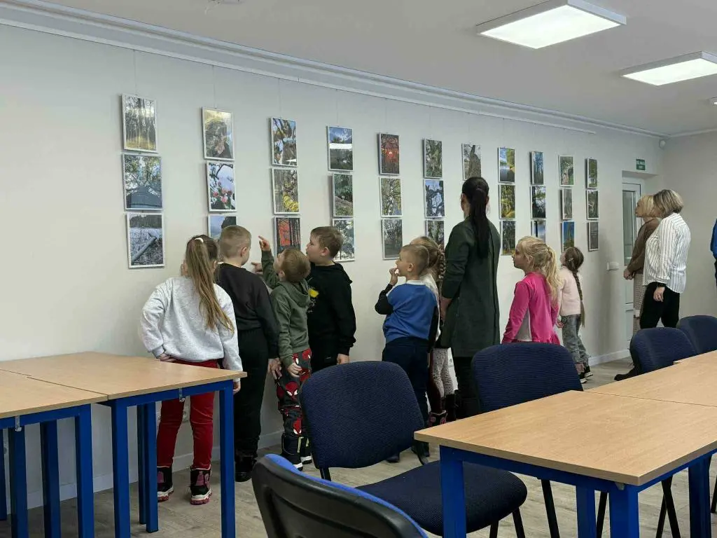Beržo istorijos vaikų rankose: kūryba su natūralia medžiaga