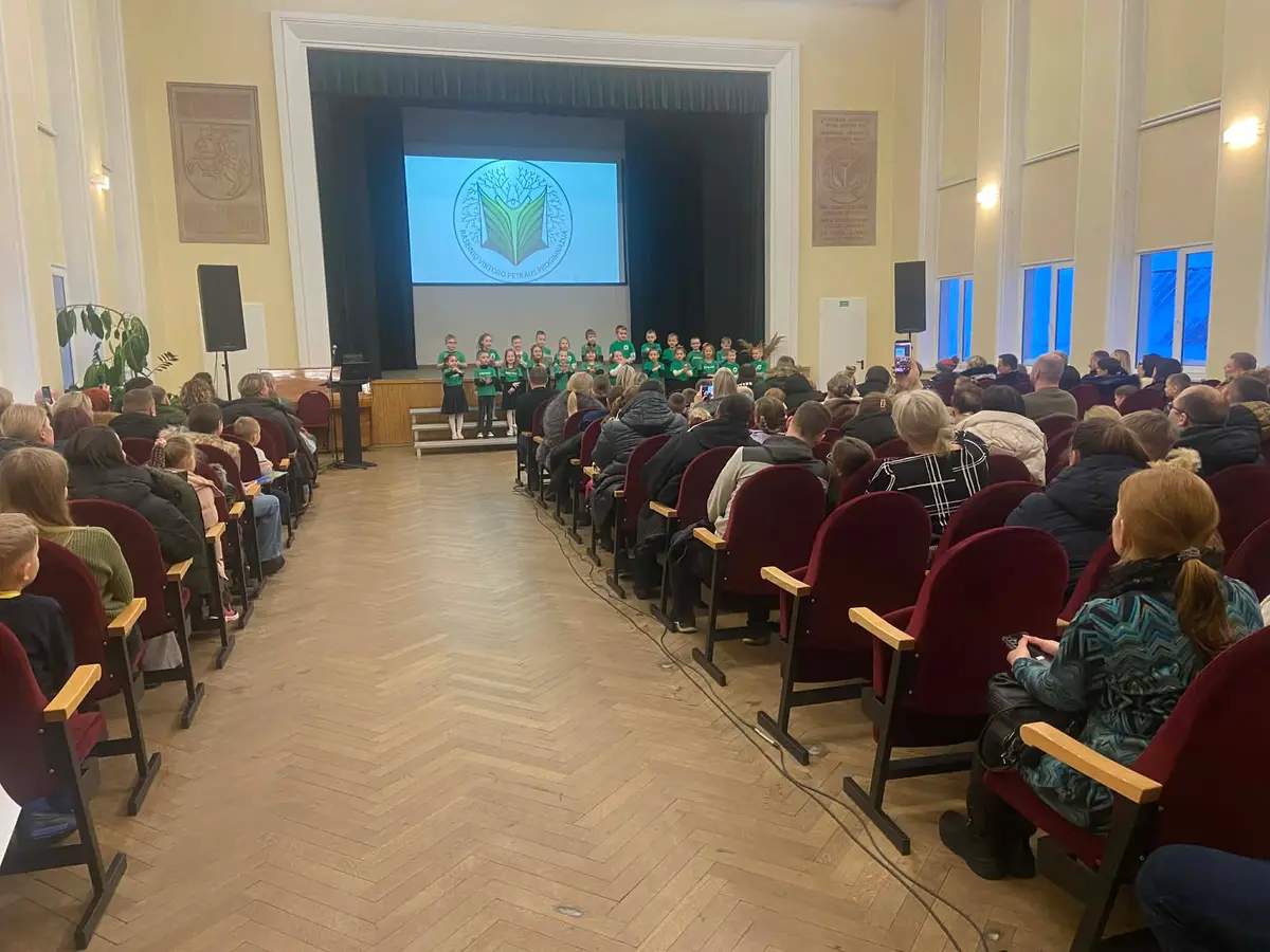 Mokykla atvėrė duris būsimiems priešmokyklinukams ir pirmokams