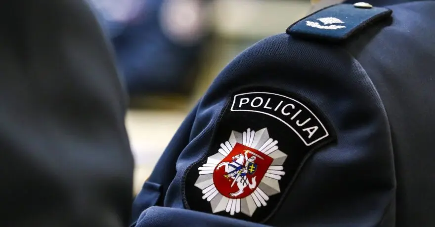 Nuo tarnybos nušalintas girtas nuotoliu dirbęs Šakių policijos pareigūnas