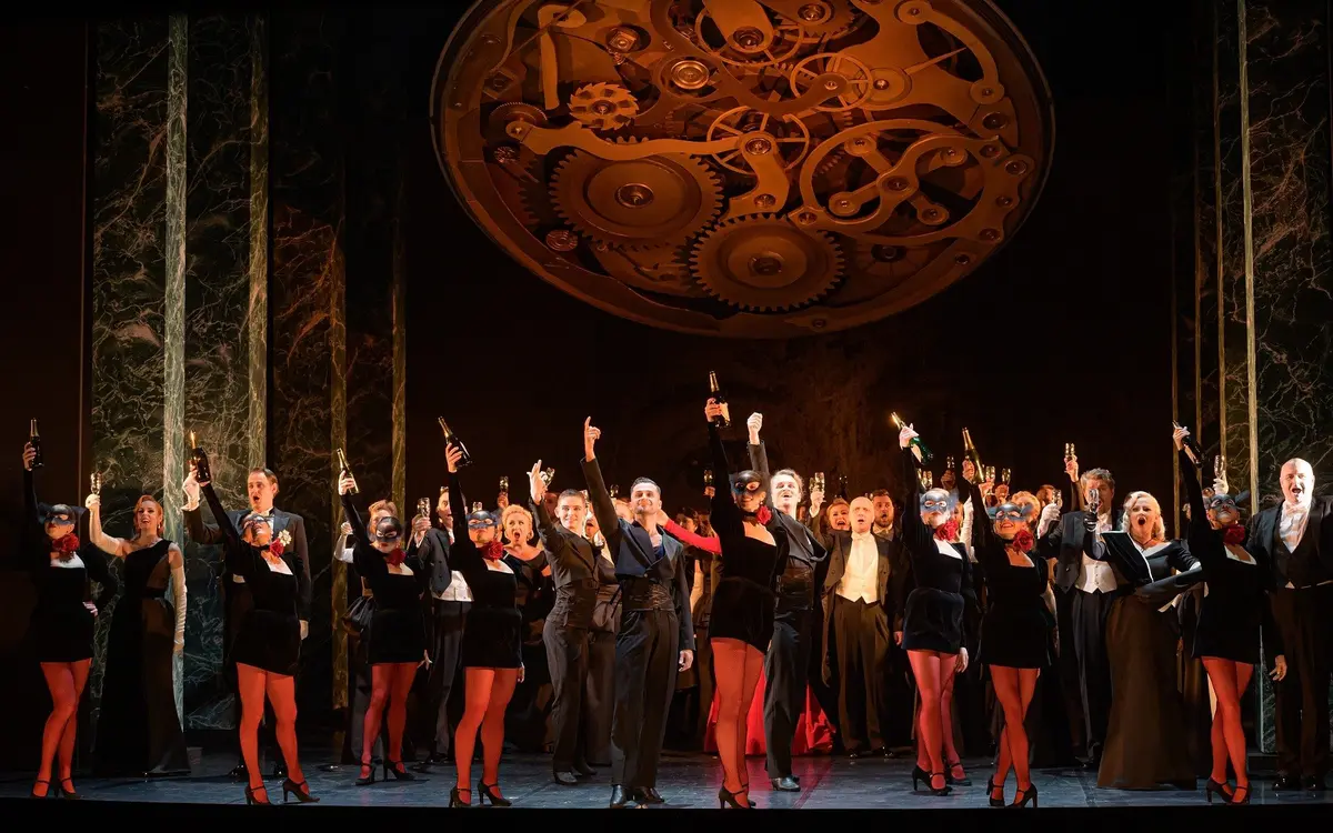 Naujus 2022 metus Lietuvos operos scena pasitinka su Giuseppe Verdi opera ,,Traviata“