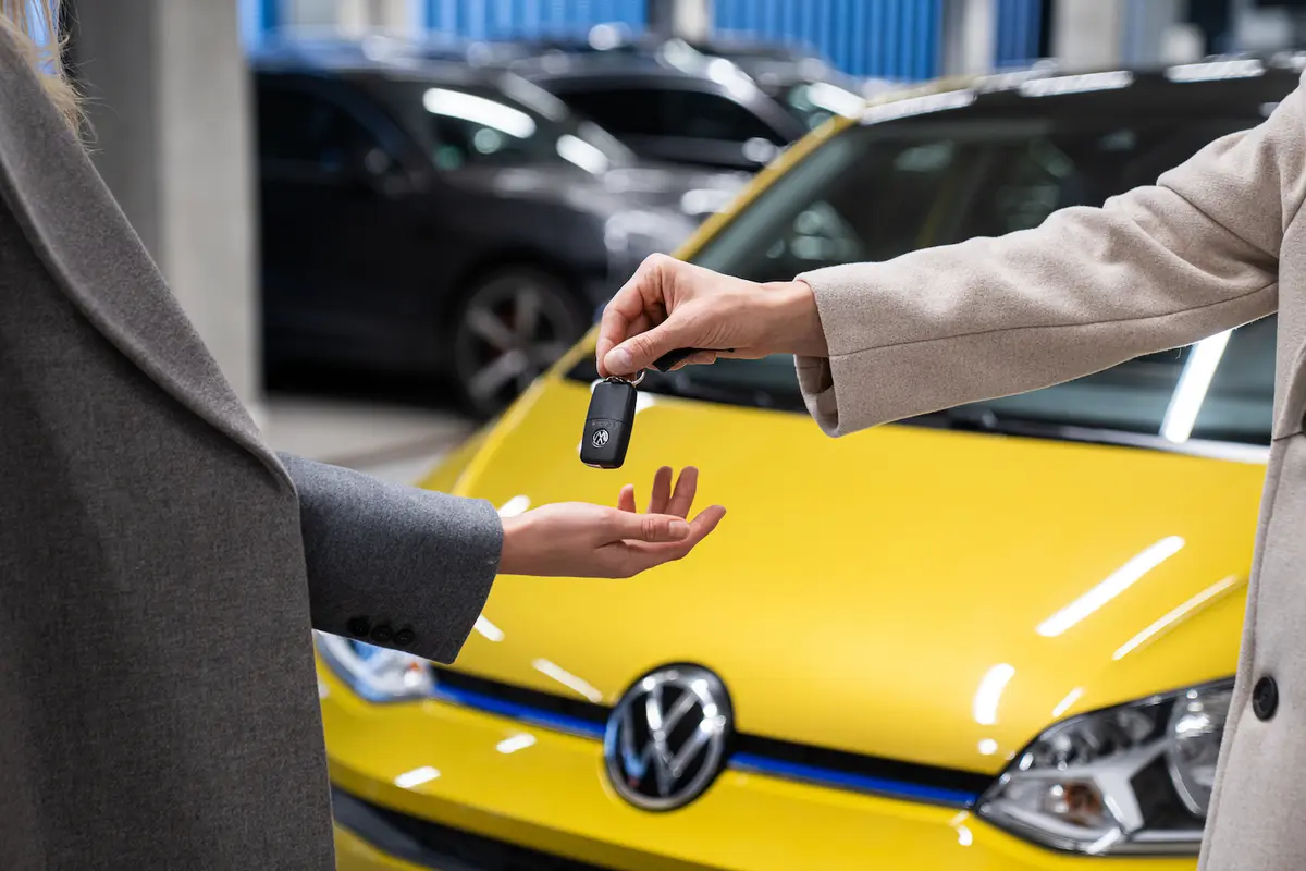10 naujų sukčiavimo būdų, kuriais bandoma apgauti naudotų automobilių pirkėjus