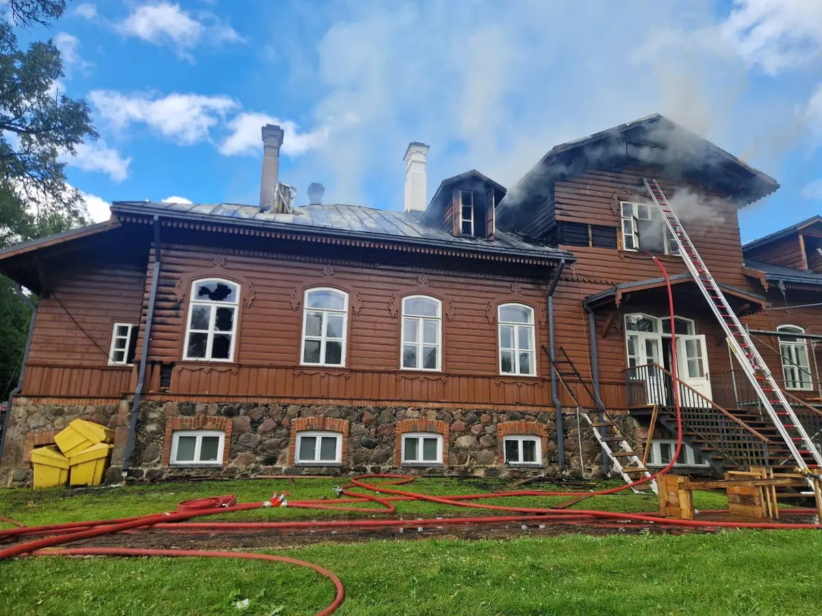 Savaitgalį ugnis niokojo dvarą, persekiojo ir kitos skaudžios nelaimės