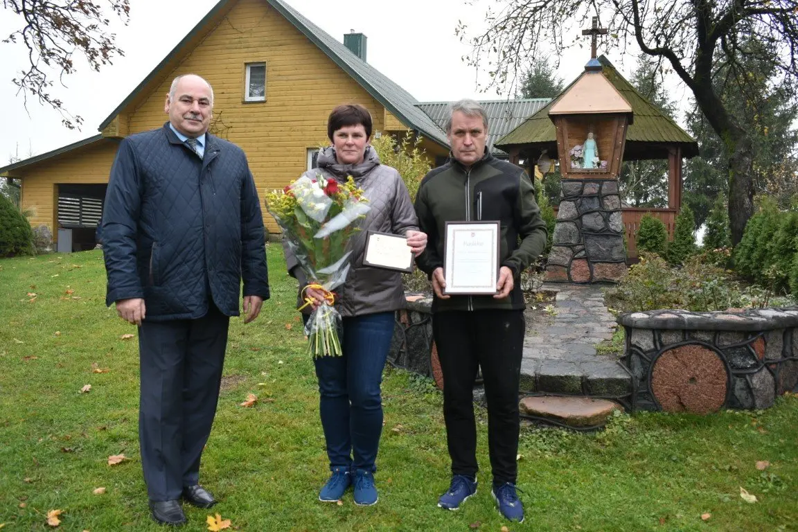 Laikas, atiduotas gėlėms, darbui ir ūkiui