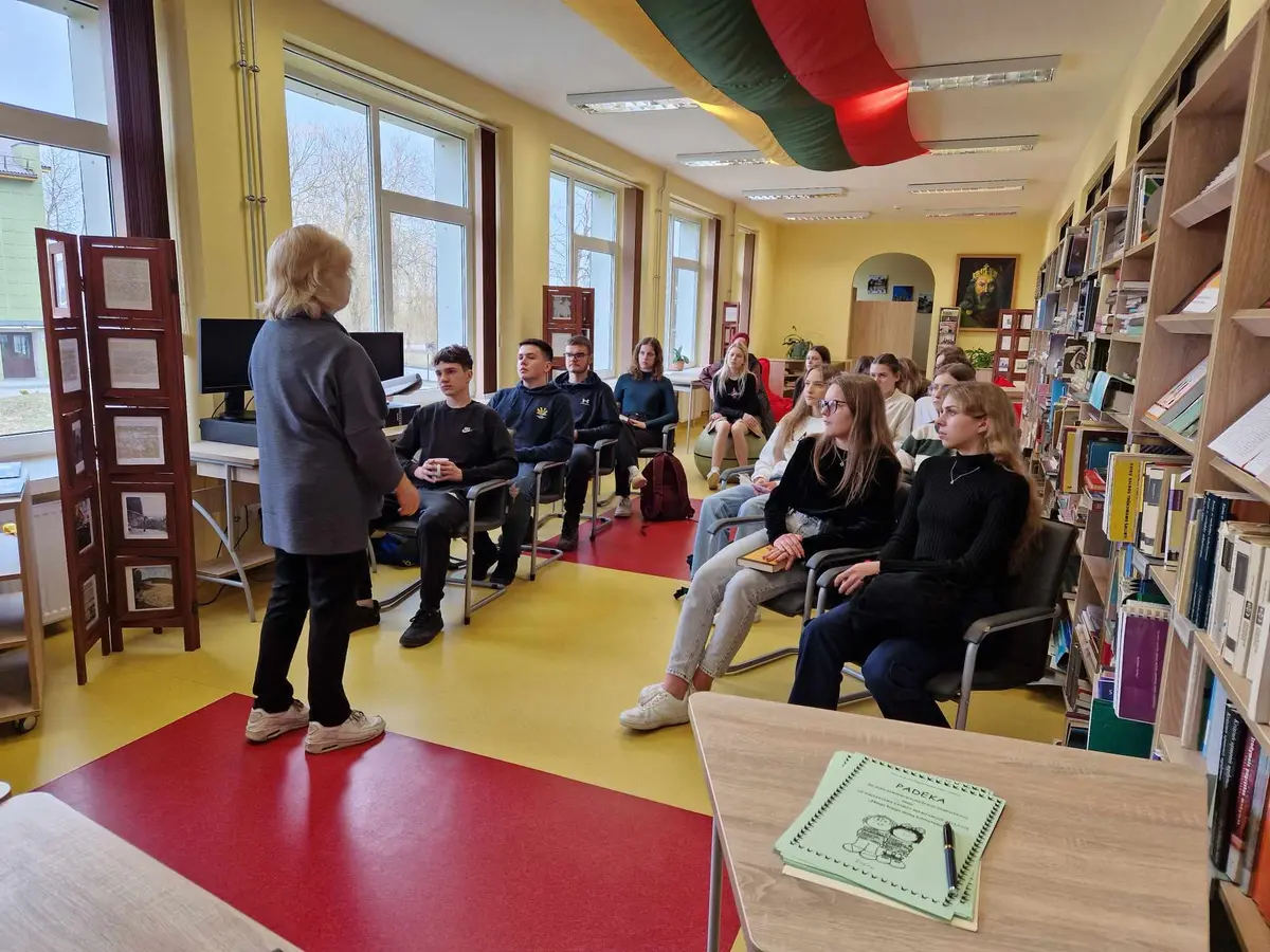 Gimnazijoje vyko traidicinė gerumo akcija „Padovanok naują knygą gimnazijos bibliotekai”