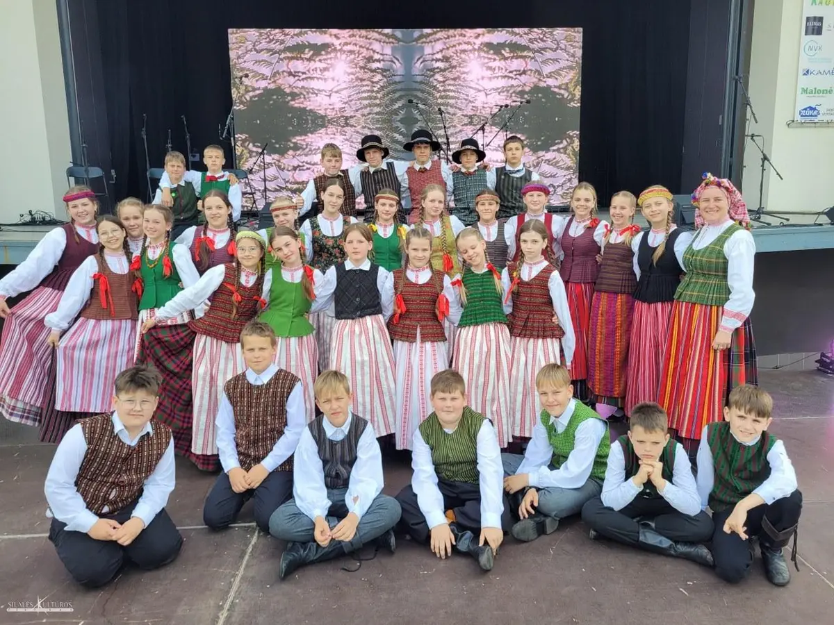 Laukuvos vaikų ir jaunimo folkloro ansamblis „Dūzginėlis” dalyvavo Dainų šventės Folkloro dienoje „Rasi rasoj rasi“