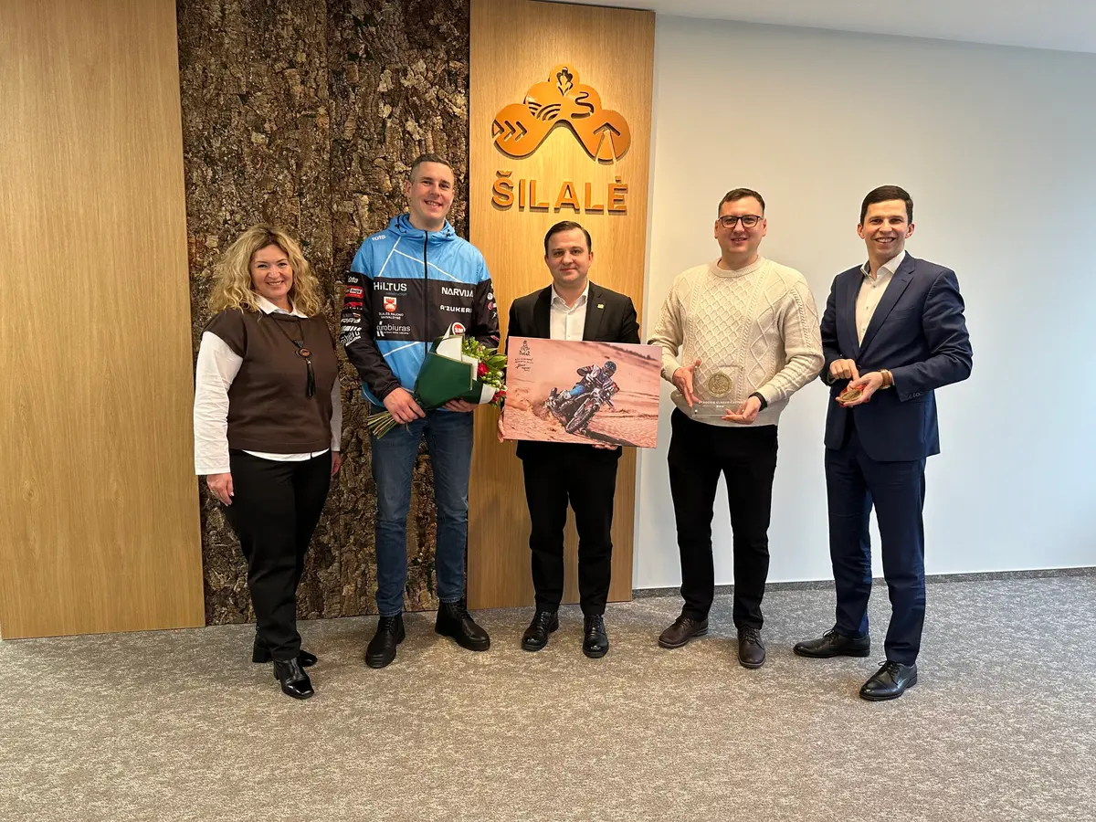 Šilalės rajono savivaldybėje lankėsi Dakaro ralio dalyvis Nerimantas Jucius