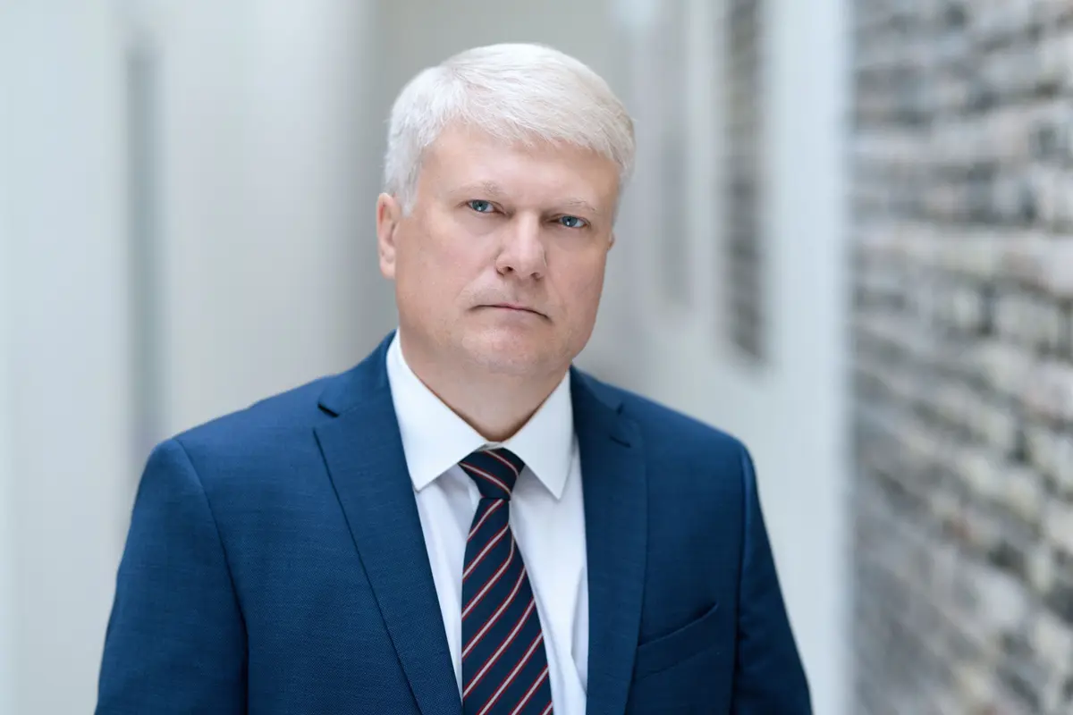 Spalį vairuotojams daugėja iššūkių kelyje – ką daryti kitaip nei šiltuoju sezonu