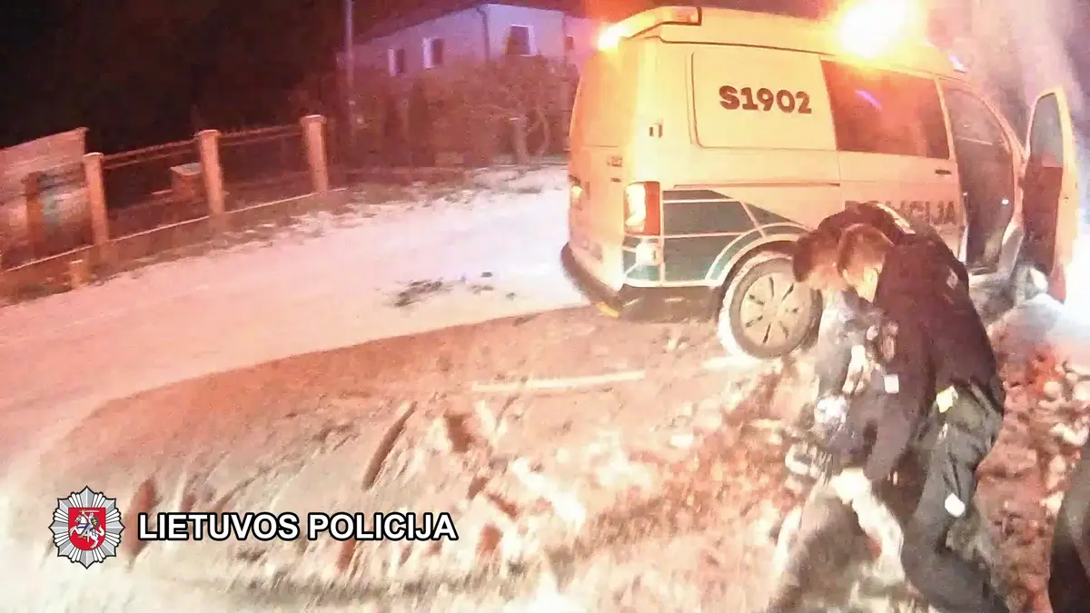 Nuo policijos pareigūnų sprukęs vairuotojas sukėlė eismo įvykį