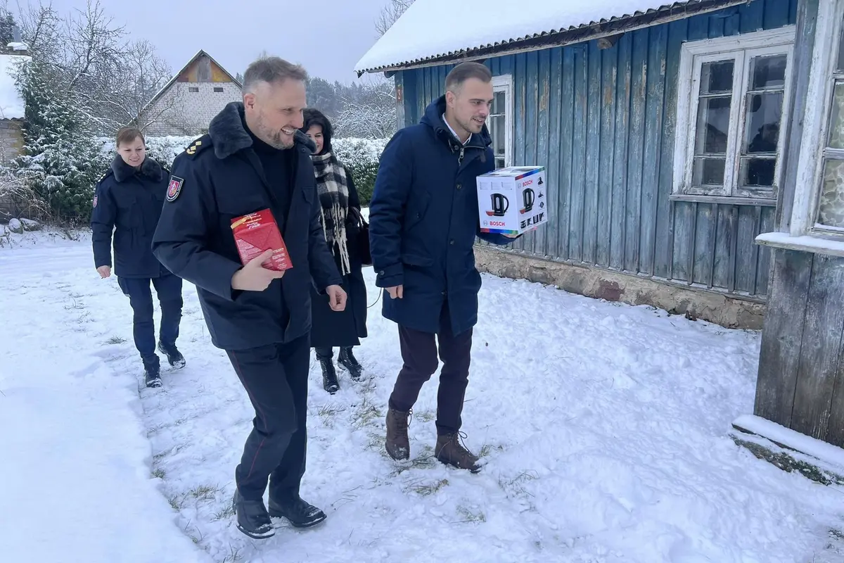 Kalėdines dovanėles saugesnėje aplinkoje gyvenantiems Trakų rajono senoliams