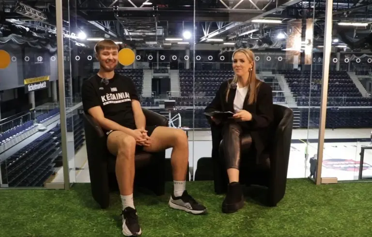 Pirmajame „Courtside Talk“ epizode – nuoširdus pokalbis su Kėdainių SC žaidėju Arminu Kelmeliu