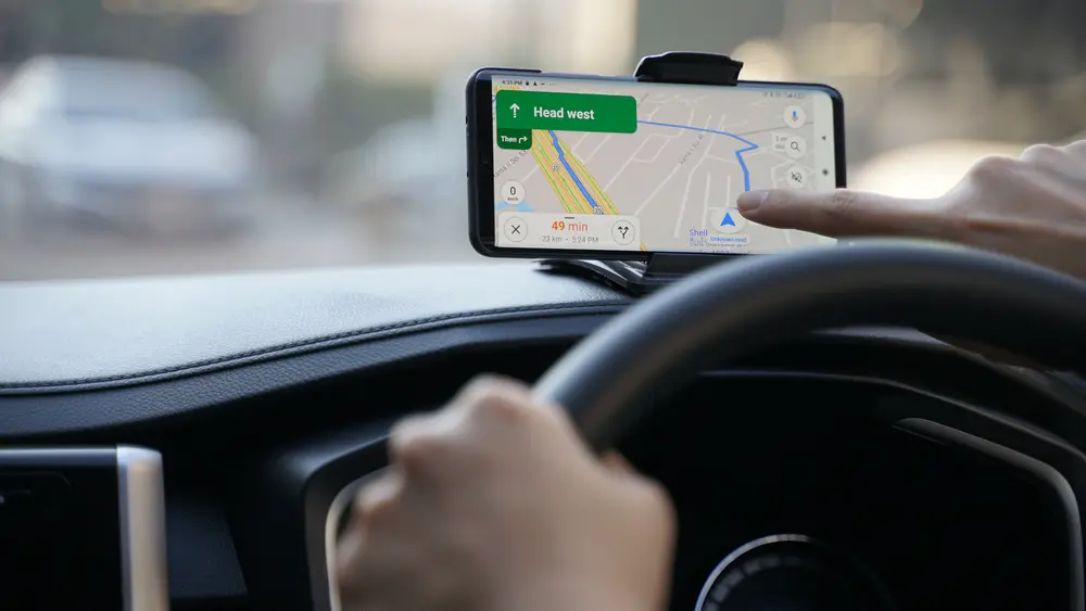 Aktualu planuojantiems vasaros keliones automobiliu: „Google Maps“ siūlys sutaupyti