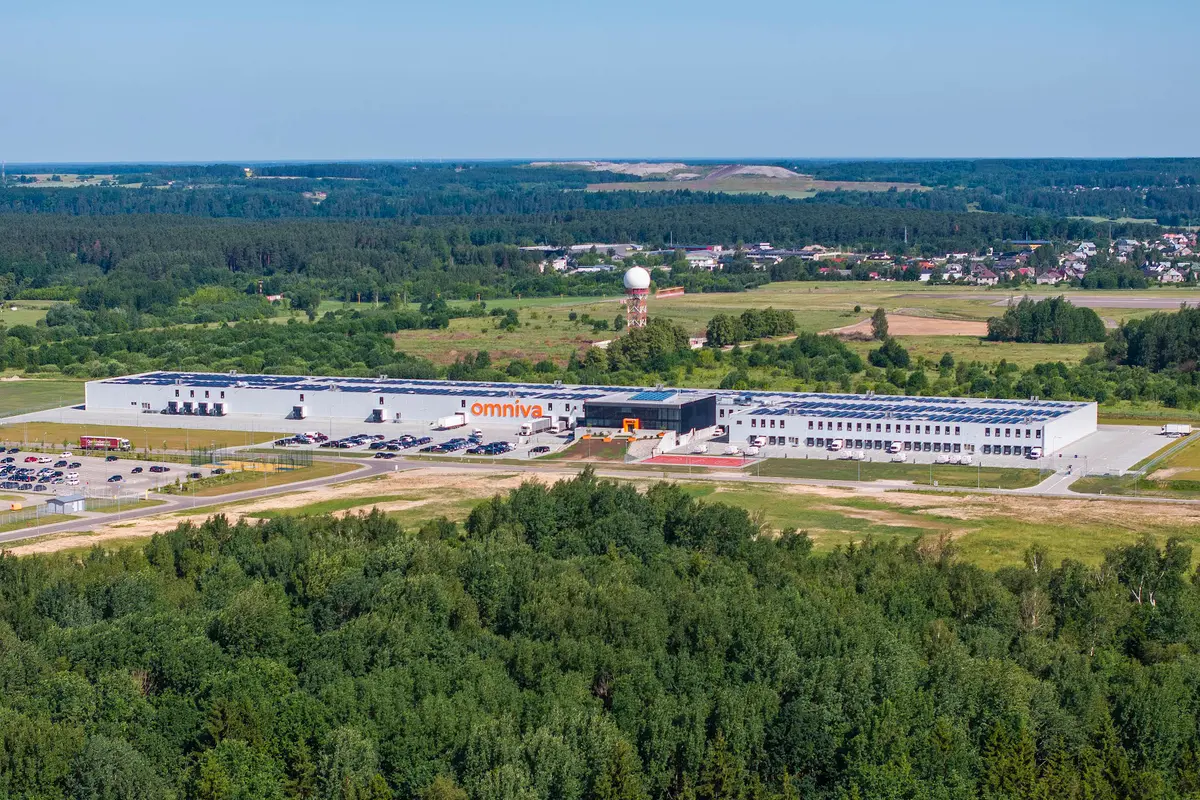 „Omniva LT“ naujas biuras Kaune – nuo modernių darbo vietų iki prieskonių lysvės ir pirčių