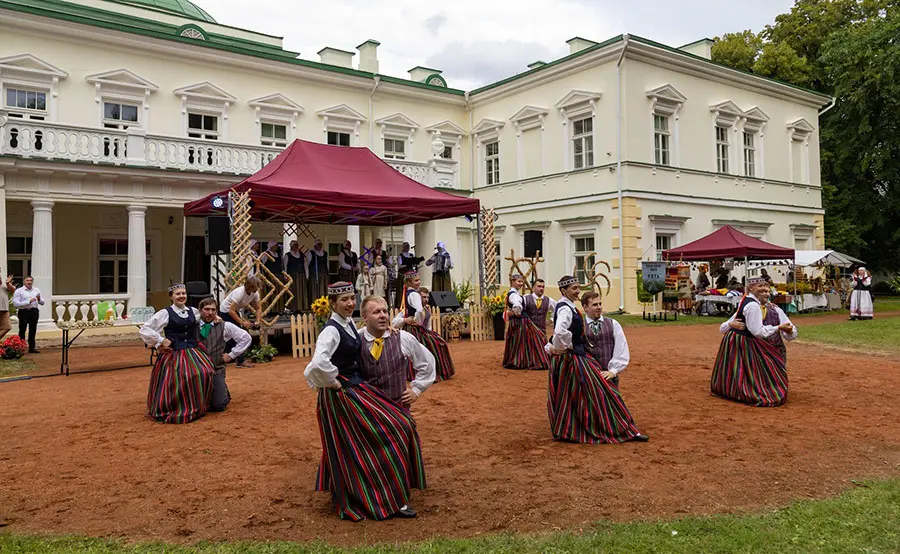 Baisogaloje nuvilnijo 23-asis tarptautinis folkloro festivalis „Nemirštanti tautos gaida“
