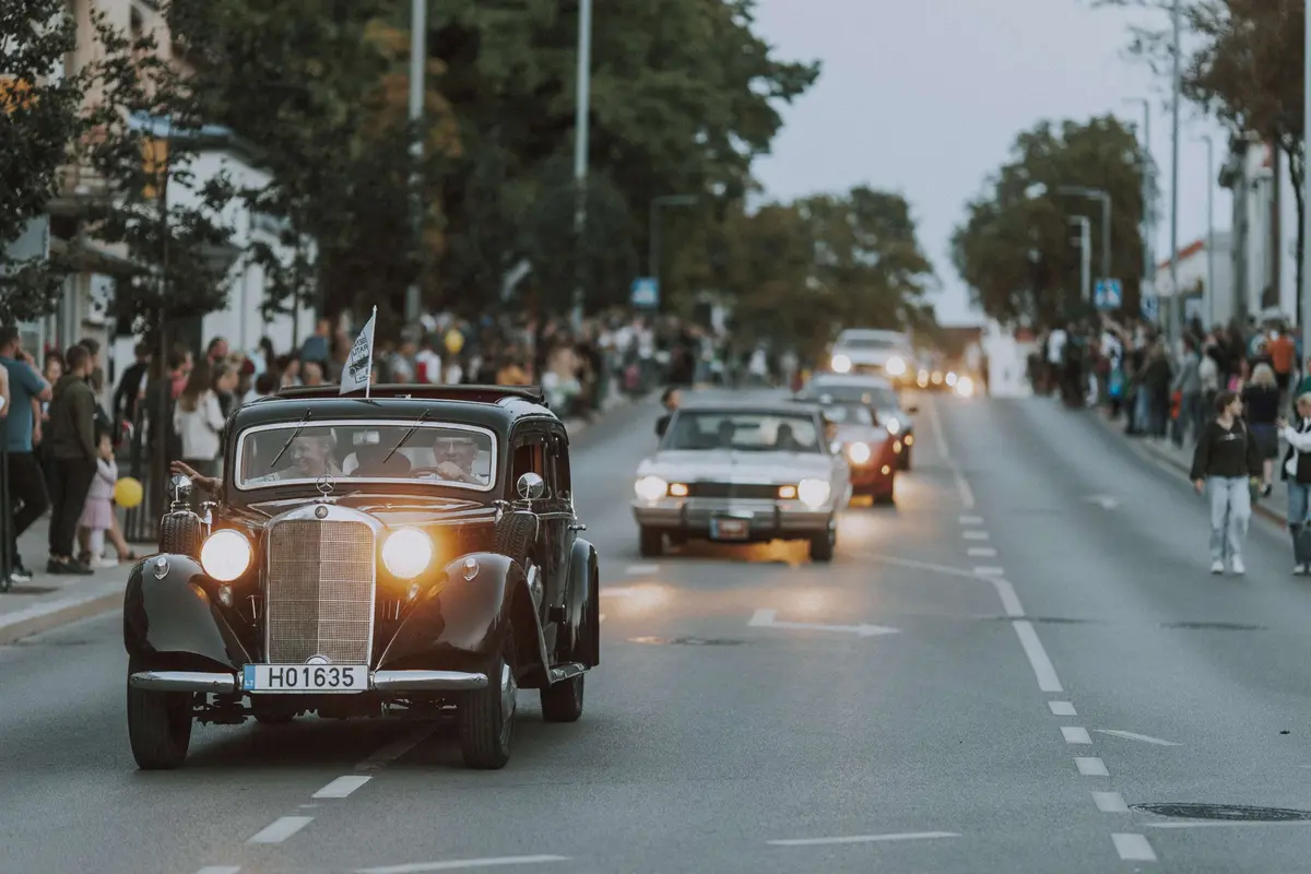 Šiaulių miesto bendruomenės susitelkimo simbolis – šventinė eisena ir motorizuotos kolonos paradas