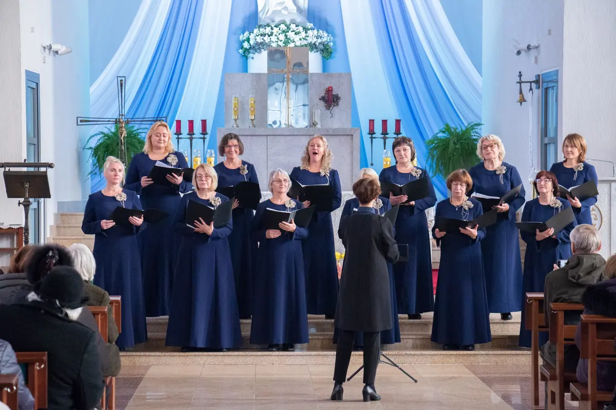 Šiauliuose liejosi chorų globėjai skirtos giesmės