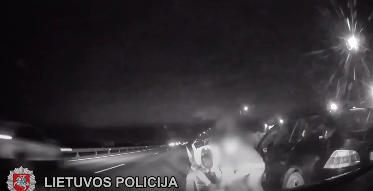 Klaipėdos kriminalistai operatyviai sulaikė asmenis įtariamus turto prievartavimu (video)