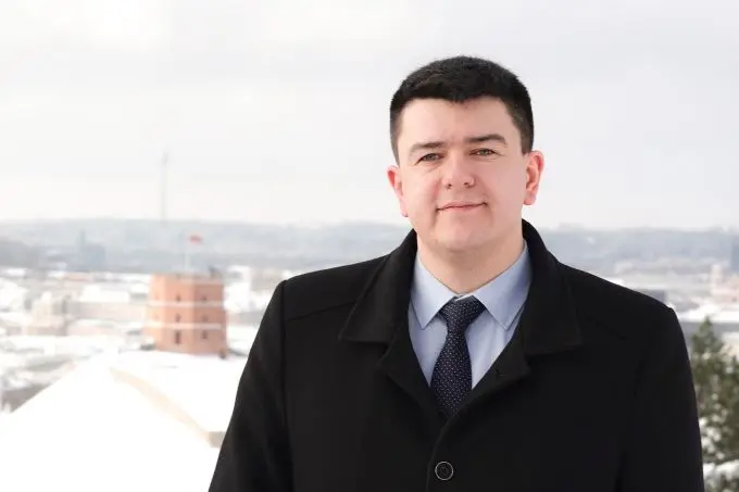 Seimo nario V. Sinicos pranešimas: „Negalime leisti be teismo pasmerkti partizano J. Krikštaponio“